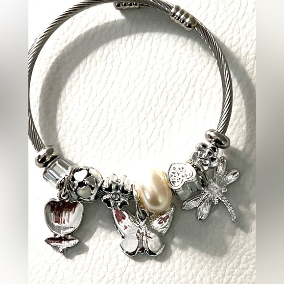 Stunning Butterfly and Dragonfly Snake Chain Charm Bracelet w/removable ends. - Picture 3 of 9